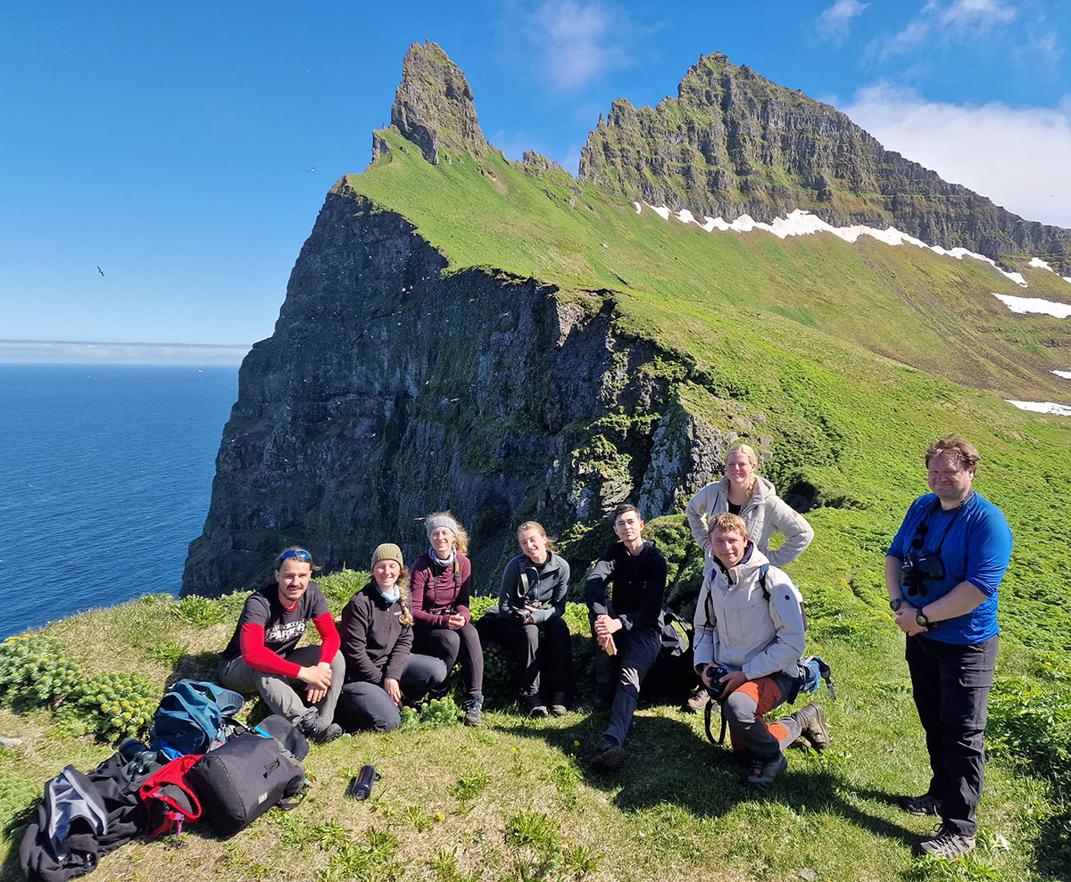Sjálfboðaliðar við refarannsóknir í Hornvík sumarið 2022