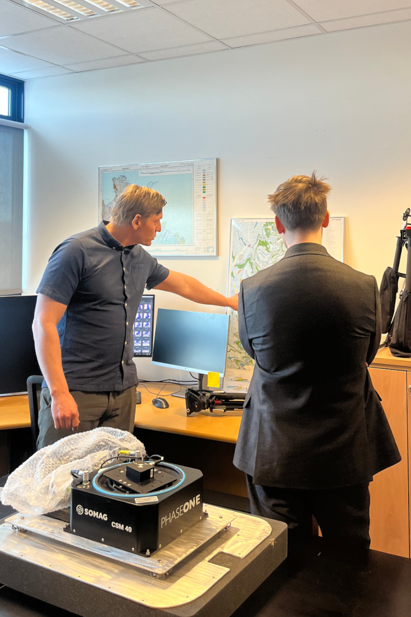 Birgir V. Óskarsson sýnir þrívíddarlíkön í loftljósmyndastofunni