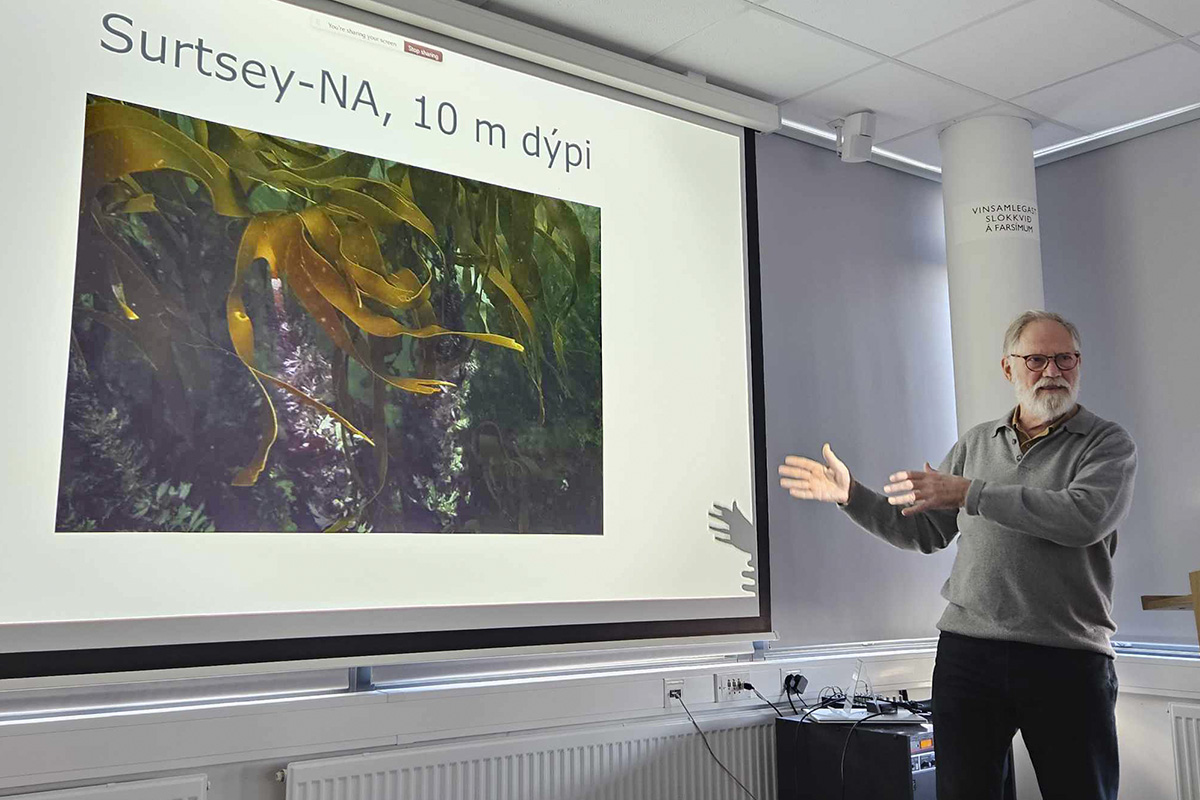 Karl Gunnarsson, sjávarlíffræðingur við Hafrannsóknastofnun, flutti erindi um rannsóknir sínar á þörungum við Surtsey
