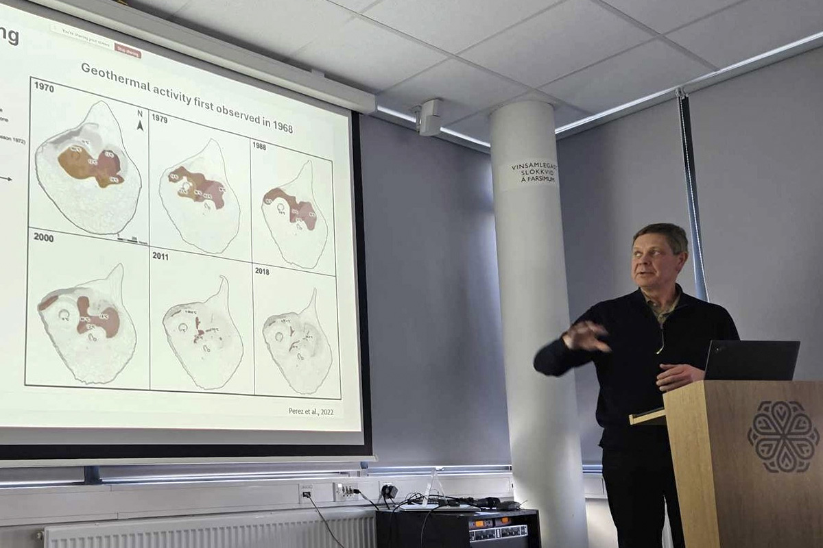 Magnús Tumi Guðmundsson, jarðeðlisfræðingur við Háskóla Íslands, flutti erindi um móbergsmyndun í Surtsey