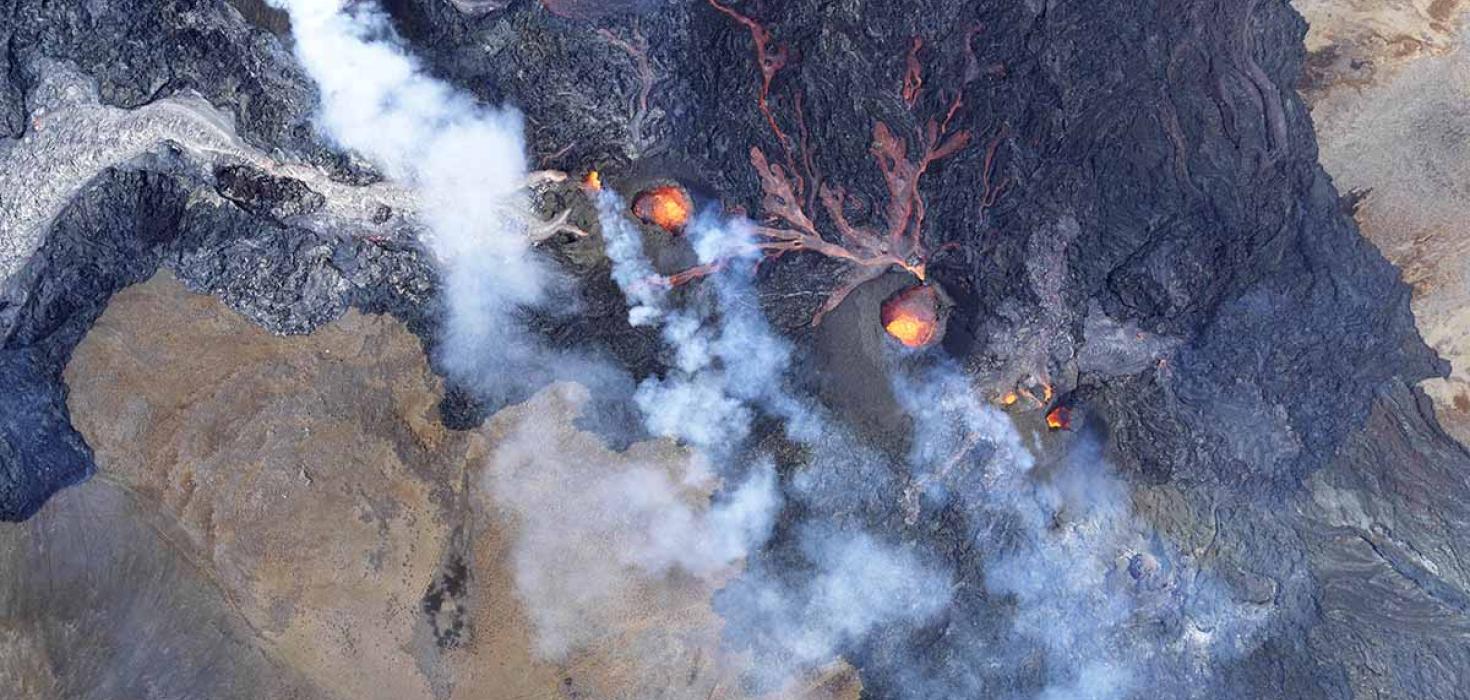 Séð yfir gosið í Fagradalsfjalli. Mynd tekin úr flugvél.