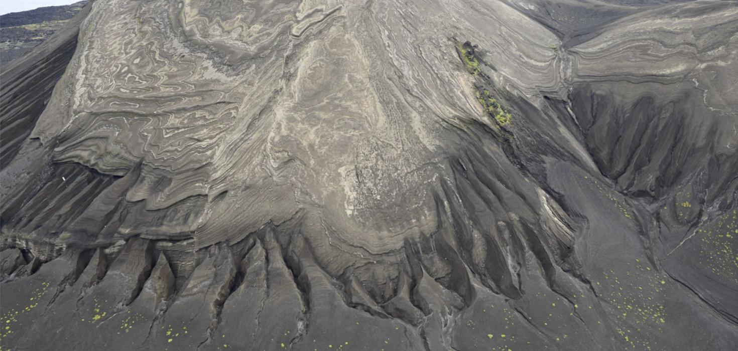 Loftmynd af norðurhlið Vesturbunka í Surtsey