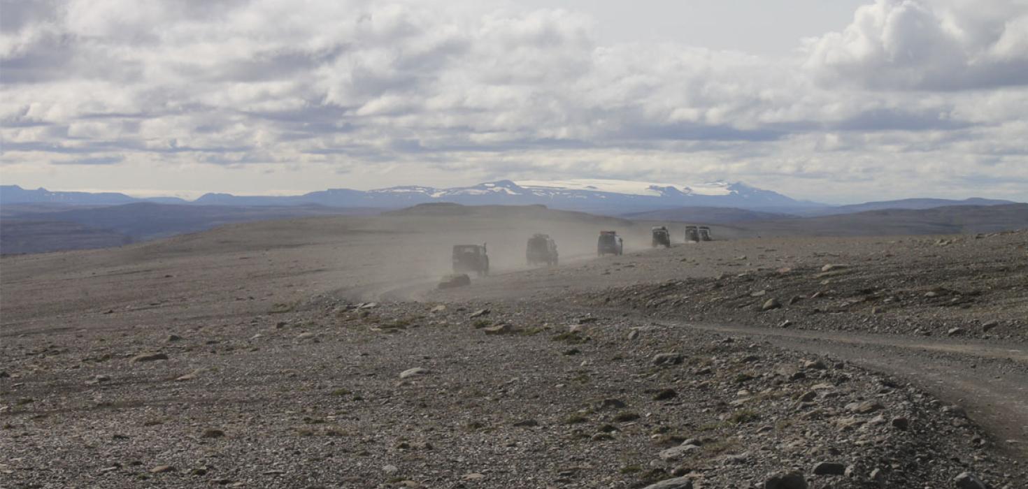 Bílalest á hálendi Íslands