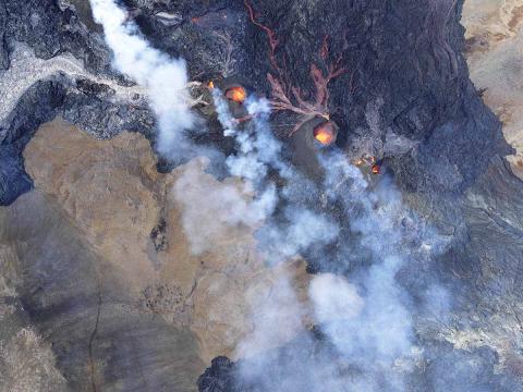 Séð yfir gosið í Fagradalsfjalli. Mynd tekin úr flugvél.