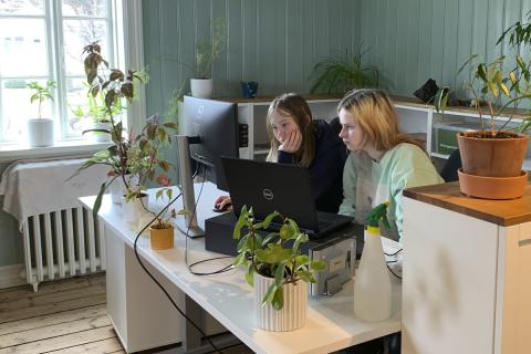 Nemendur úr Breiðdals- og Stöðvarfjarðarskóla unnu að kortagerðarverkefni vorið 2024.