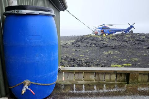 Ný tunna sem safnar regnvatni í Surtsey 2024