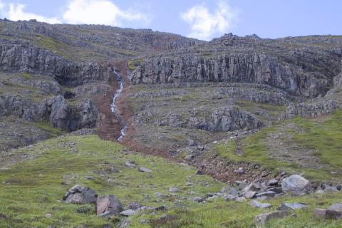 Skriða féll úr Urðarbotni.